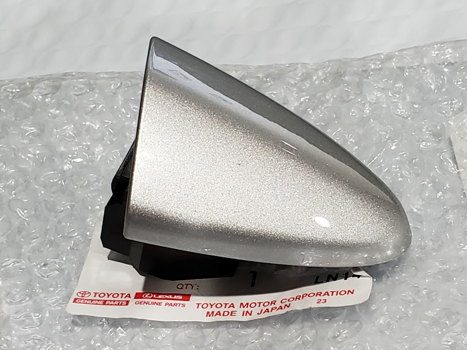 NEW LEXUS IS250 IS350 RIGHT FRONT DOOR KEY CAP COVER SILVER 2006 2007