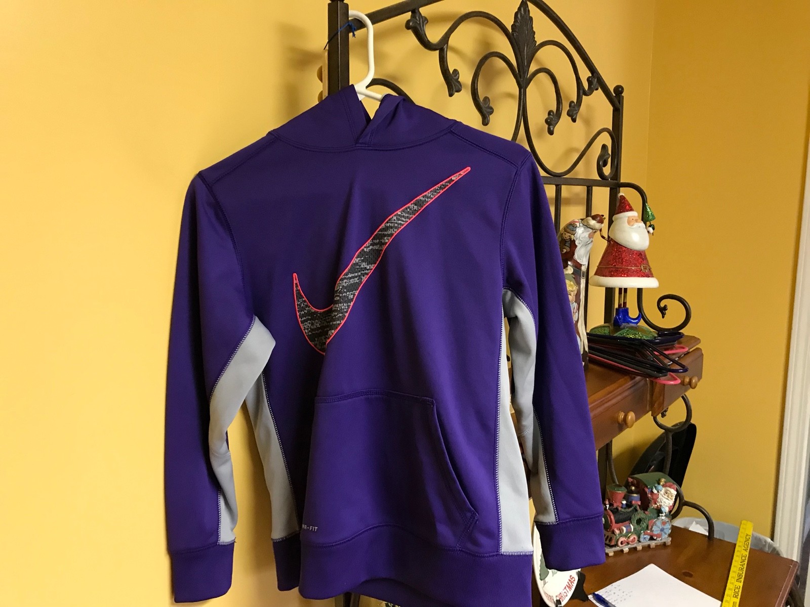 youth Nike L/S hooded sweatshirt size youth M purple, pink ThermaFit