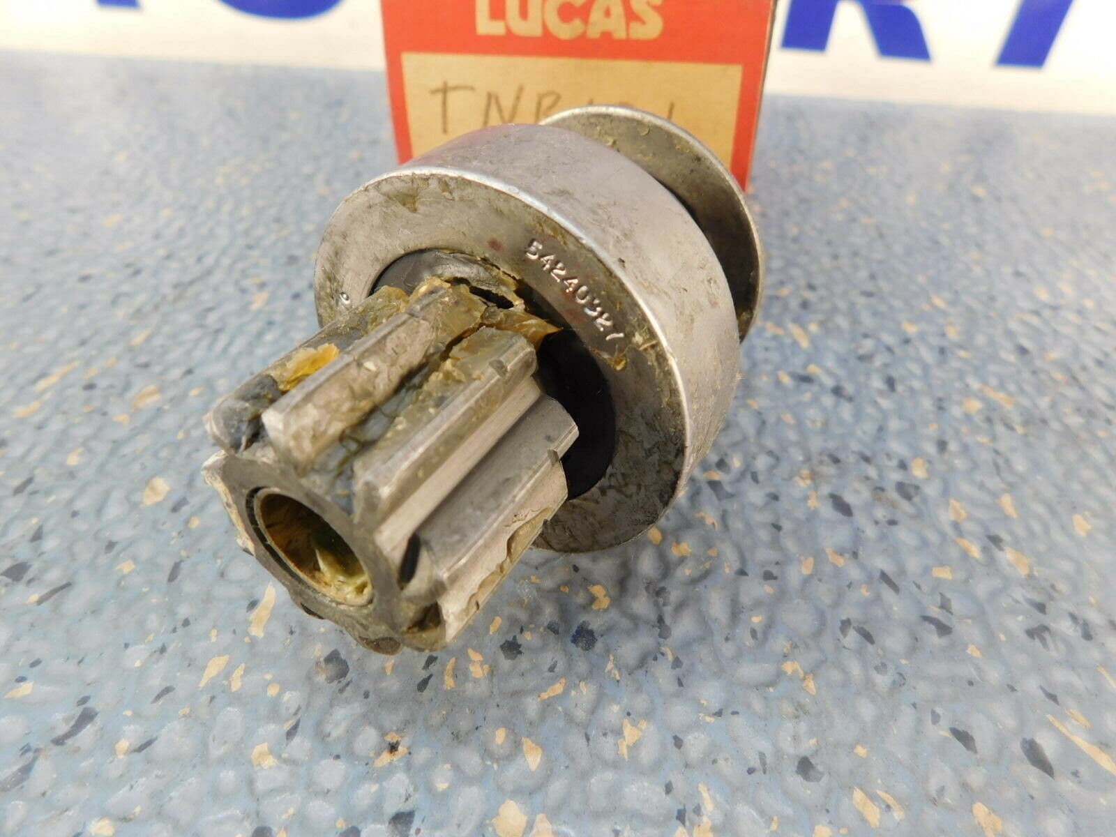 キ916&ヨ4400【♯054】メーカー不詳 Triumph TR6 Starter Drive for 25626 LUCAS 54240327 TNB131