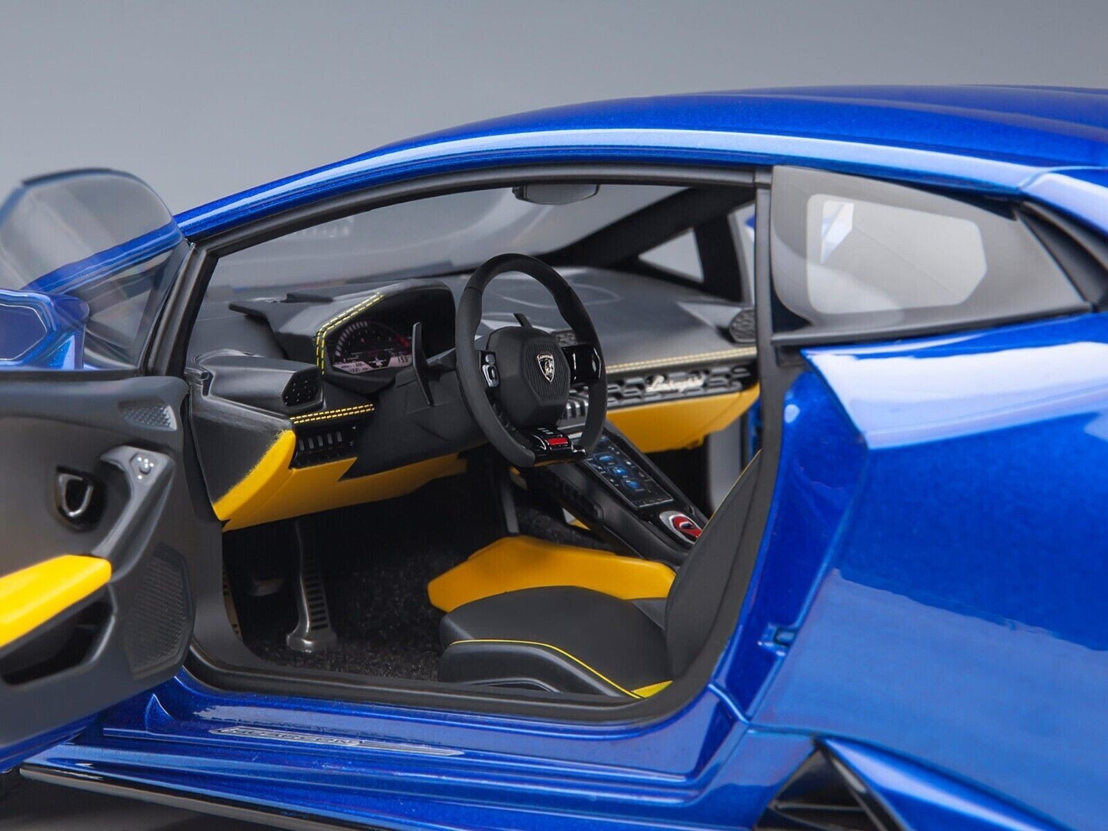 18\1ランボルギーニ　コントロールカー 1/18 Lamborghini Huracan Evo Blu Nethuns Blue Model Car By