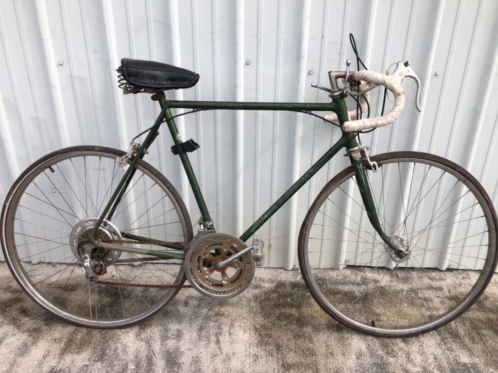 Vintage Schwinn Varsity Touring Bike 10 Speed 60cm Steel Vintage Schwinn Varsity Touring Bike 10 Speed 60cm Steel