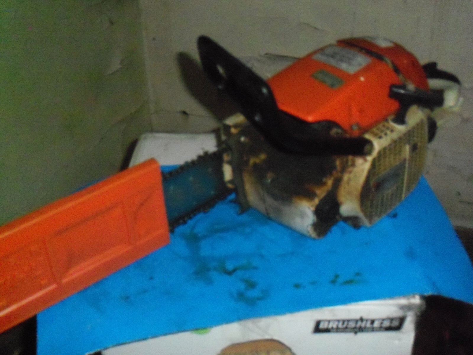 USED STIHL 028 AV chainsaw MISSING HANDLE & MUFFLER 4 PARTS USED STIHL 028 AV chainsaw MISSING HANDLE & MUFFLER 4 PARTS