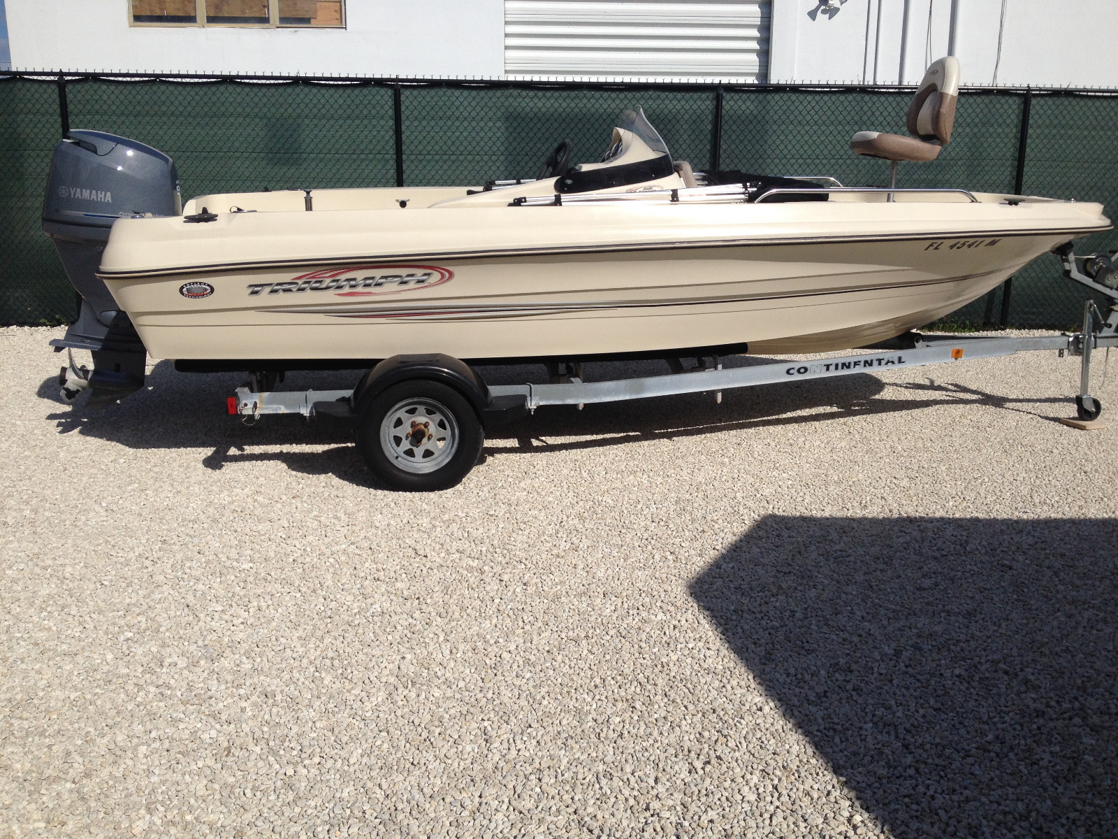 Triumph Bay Boat 19ft Center Side Console Bass Flats