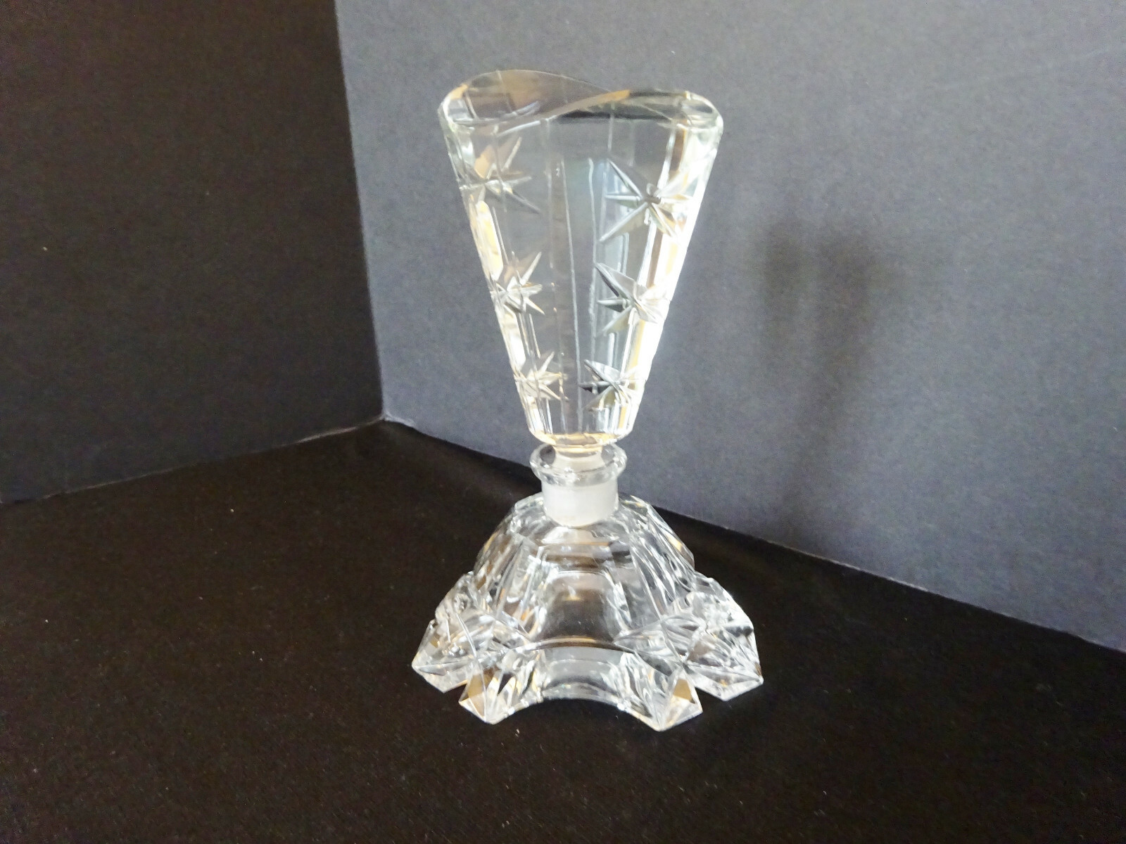 Very Pretty! Estate Vintage Faceted Cut Crystal Heavy Perfume Bottle Decanter