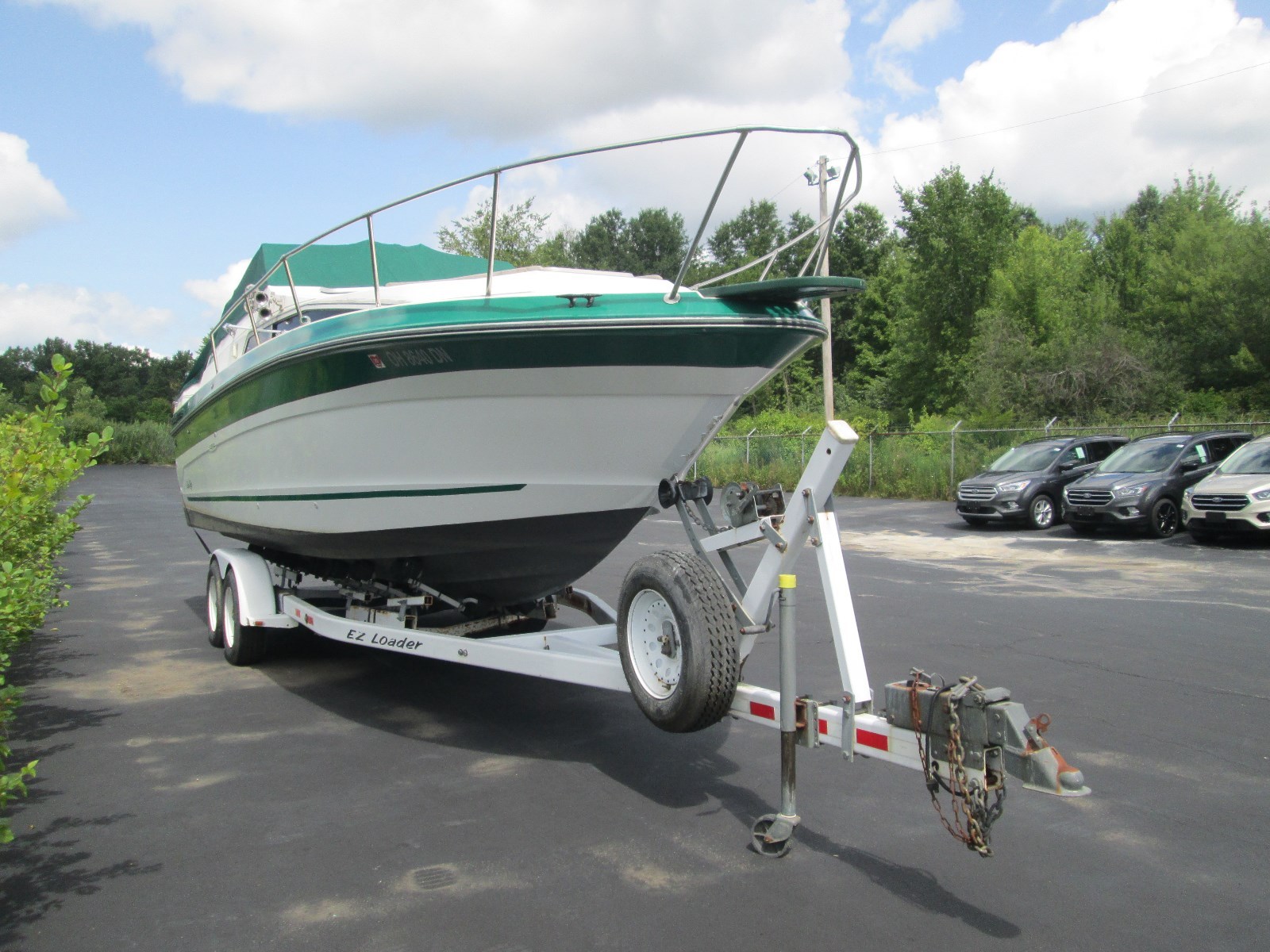 1987 SEA RAY 268 SUNDANCER 27' BOAT W/ 1997 EZ LOADER TANDEM TRAILER