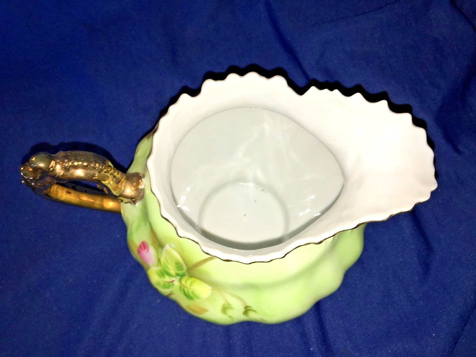 VINTAGE LEFTON CHINA FLORAL PATTERN PITCHER WITH GOLD TRIM & A SCALLOPED HANDLE