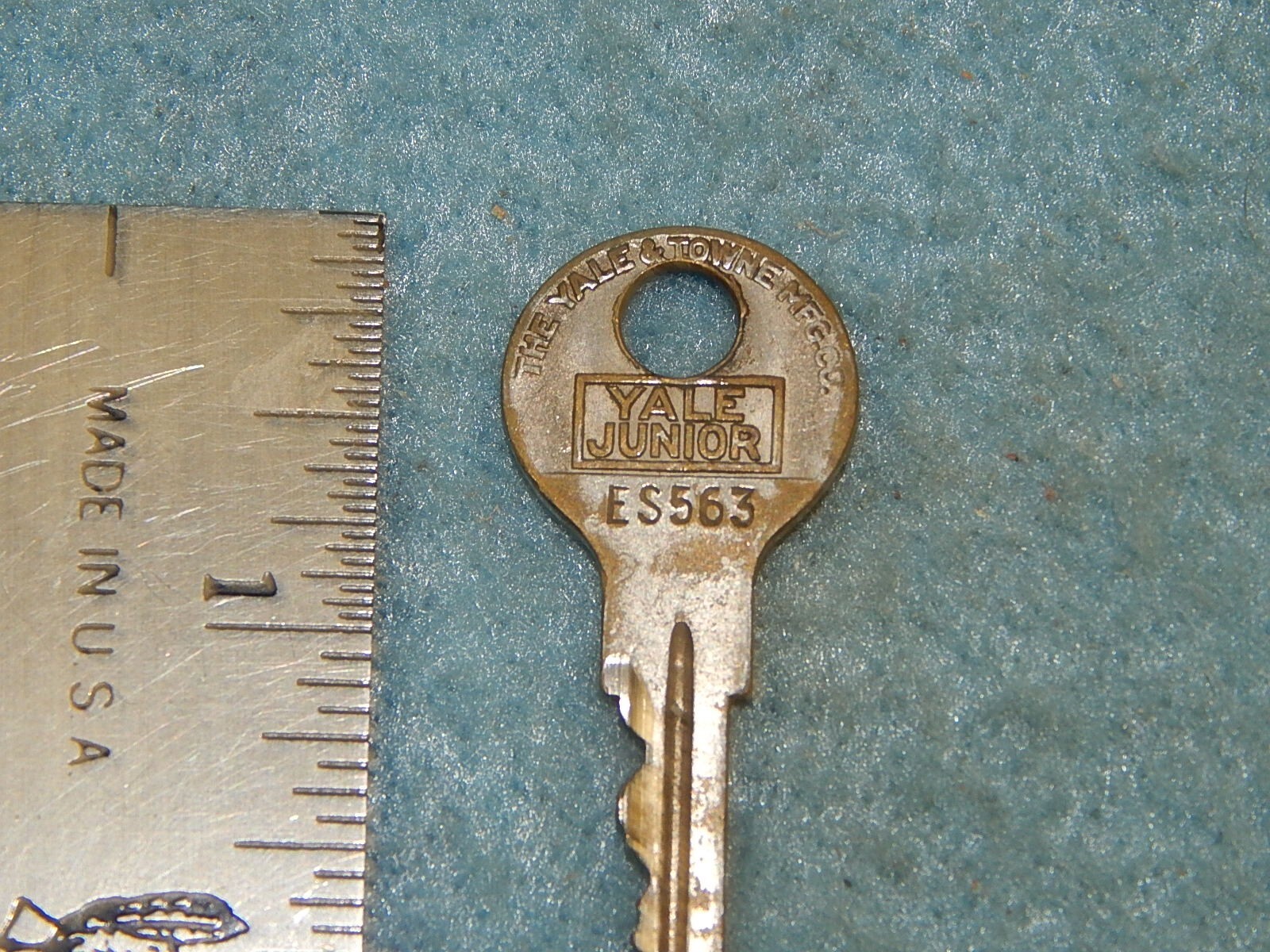 vintage coin operator key: Exhibit Supply Company - ES563