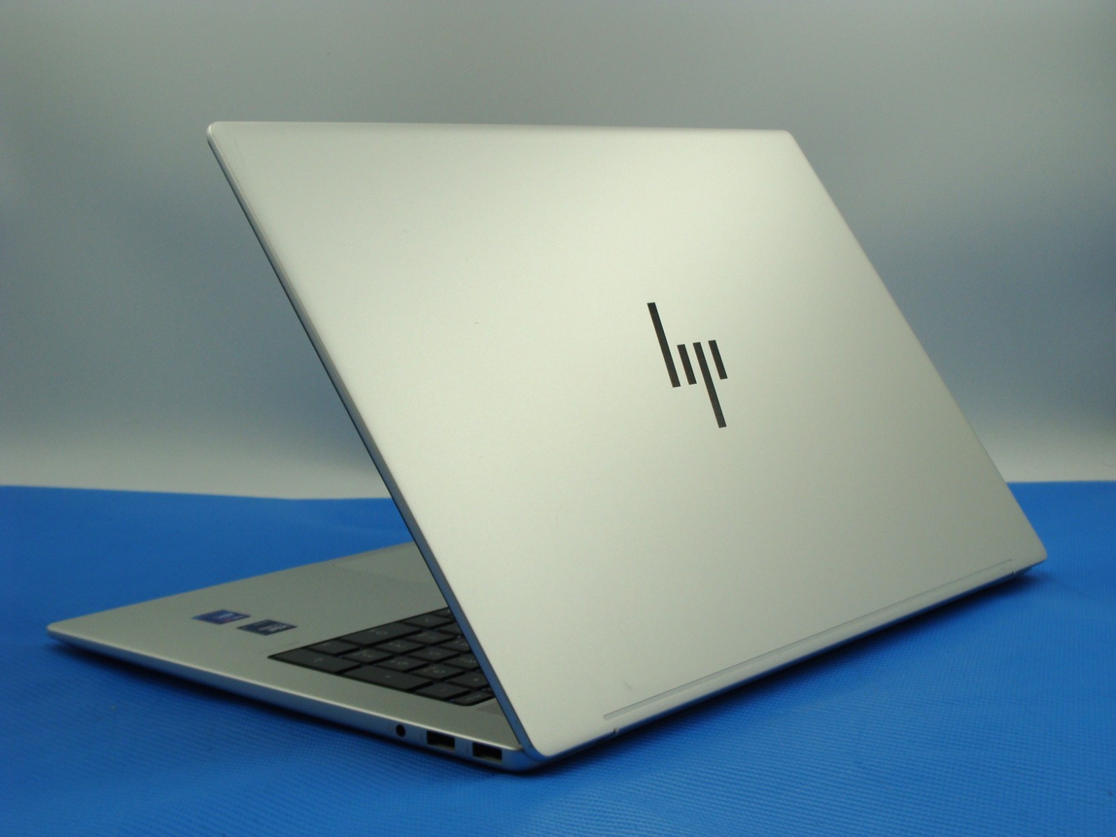 HP Envy 17-da0013dx 17.3" FHD Touch Ultra 7 155H 16GB RAM 1TB SSD Win 11 - Thumbnail 3