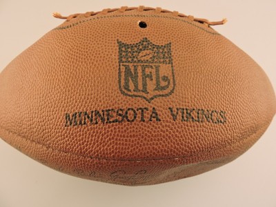 In vendita Vintage Minnesota Vikings Facsimile autographed football, Grant, Kapp, Era