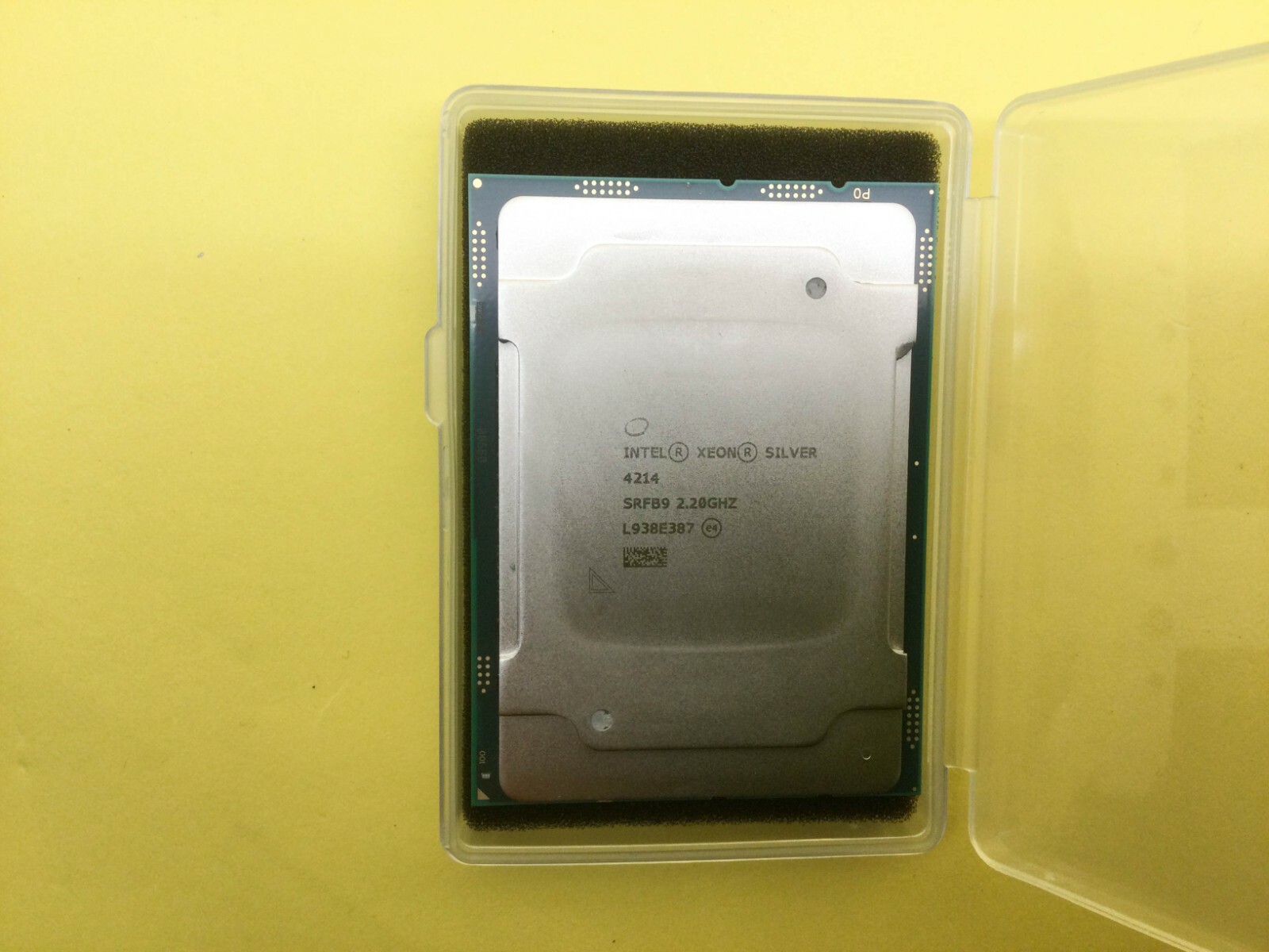 SRFB9 Intel Xeon Silver 4214 2.20GHz 16.5MB 12-Core LGA3647 SRFB9 Intel Xeon Silver 4214 2.20GHz 16.5MB 12-Core LGA3647