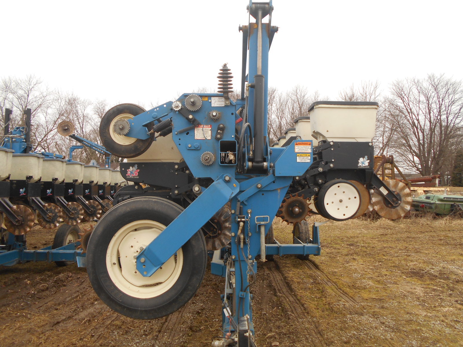 KINZE 3600 CORN PLANTER // 12-23 // SN=613909 // ELECTRIC CLUTCHES // MONITOR