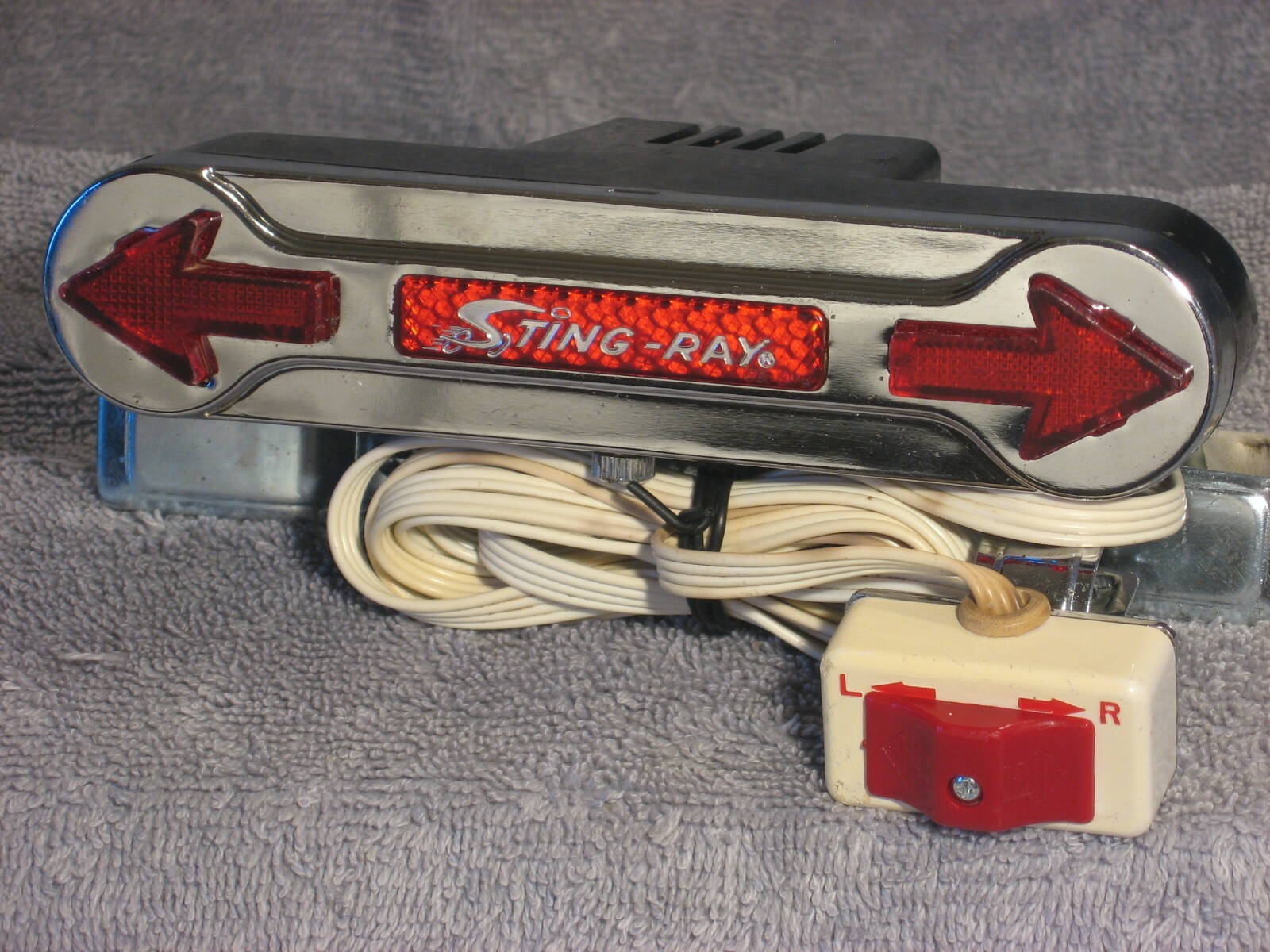 VINTAGE SCHWINN 05 838 STINGRAY or KRATE BLINKING DELUXE TURN SIGNAL