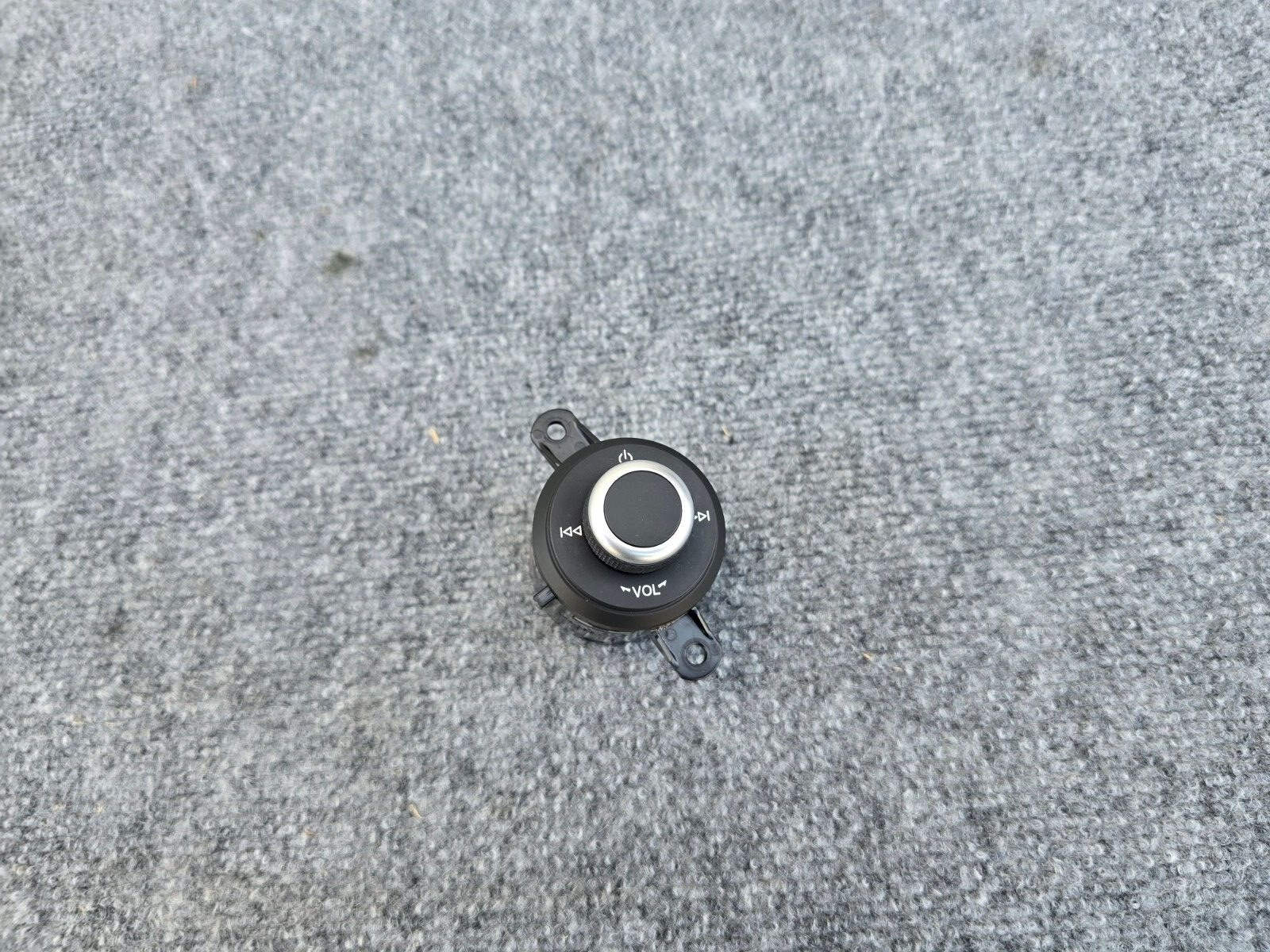 CENTER CONSOLE RADIO VOLUME SWITCH 45K 17-22 ALFA ROMEO GIULIA QUADRIFOGLIO