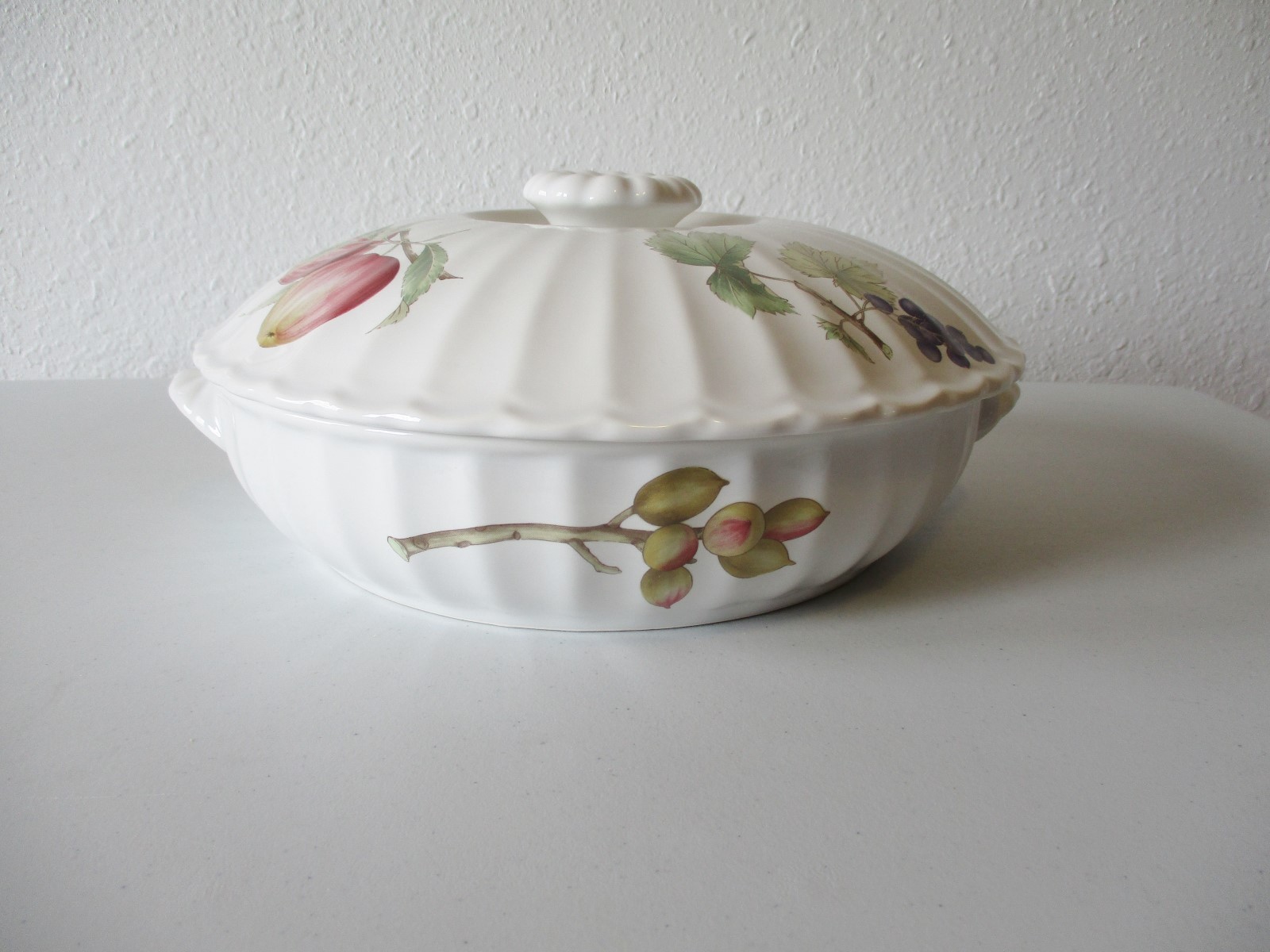Mikasa Maxima Belle Terre 1.5 Qt. Round Covered Casserole 9