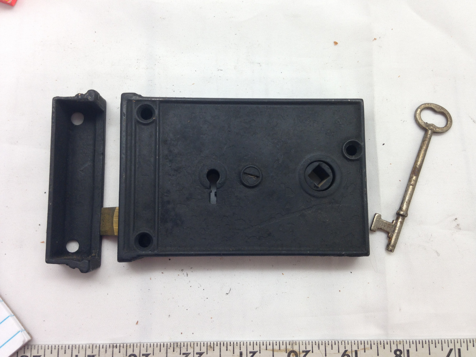 Antique Unbranded Cast Iron Door Lock w/ Skeleton Key Strikeplate NOS? Works {5}