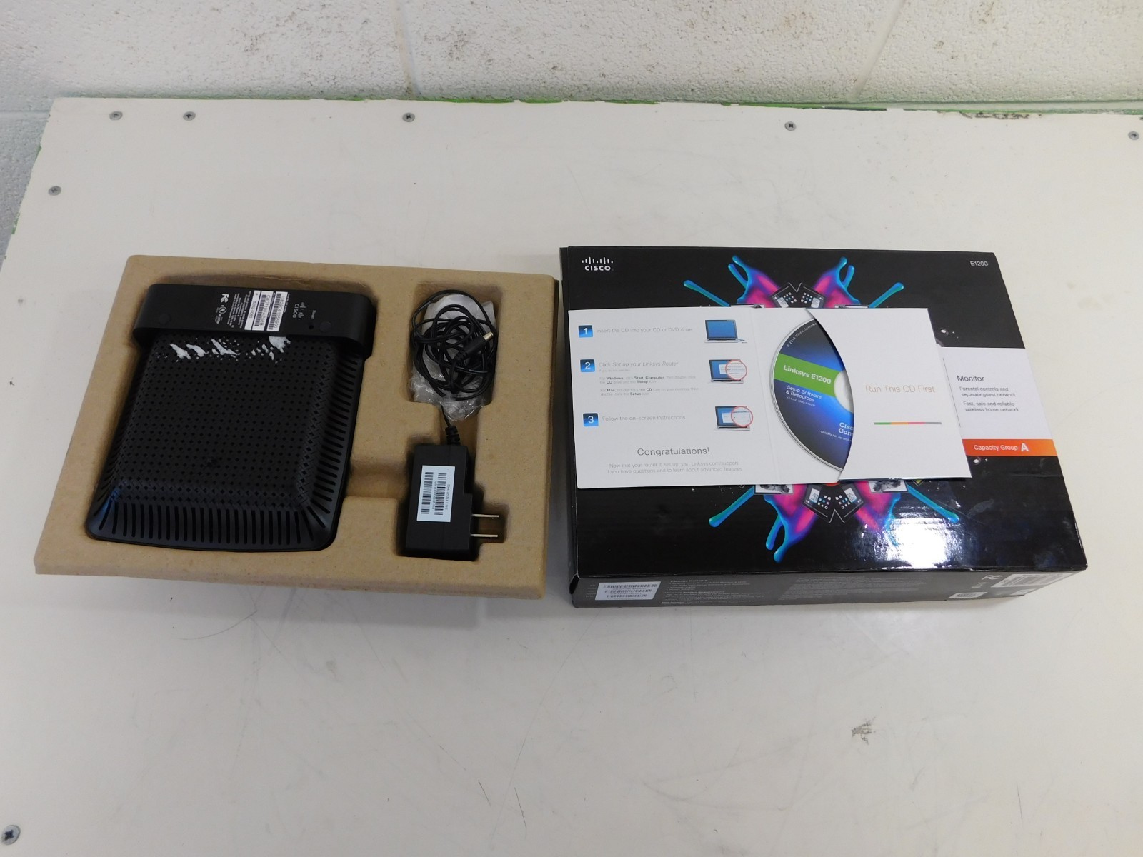 Linksys E1200 300 Mbps 4-Port 10/100 Wireless N Router VPN