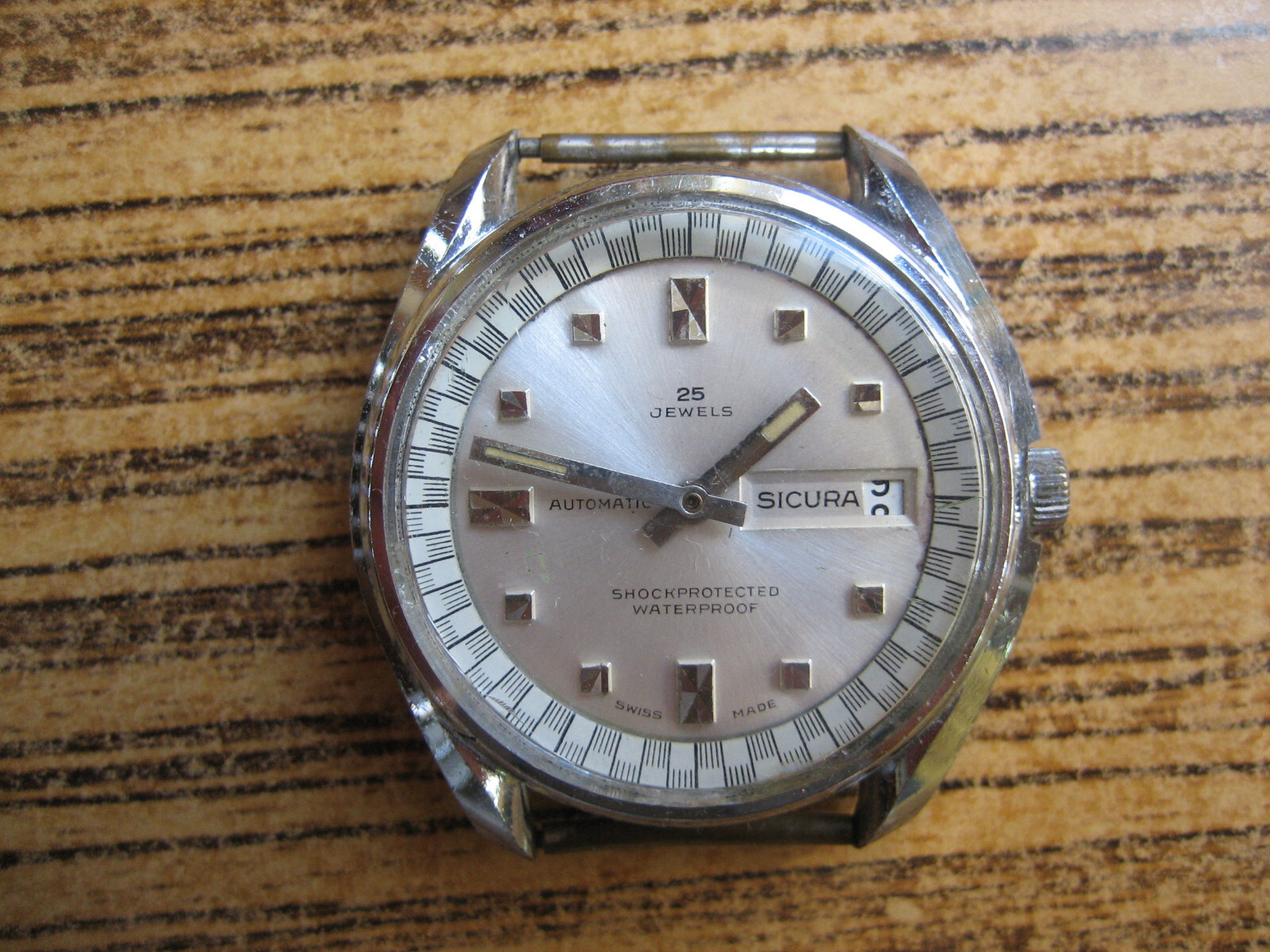 1970 SWISS SICURA 25 JEWELS AUTOMATIC MENS WATCH. Not in working