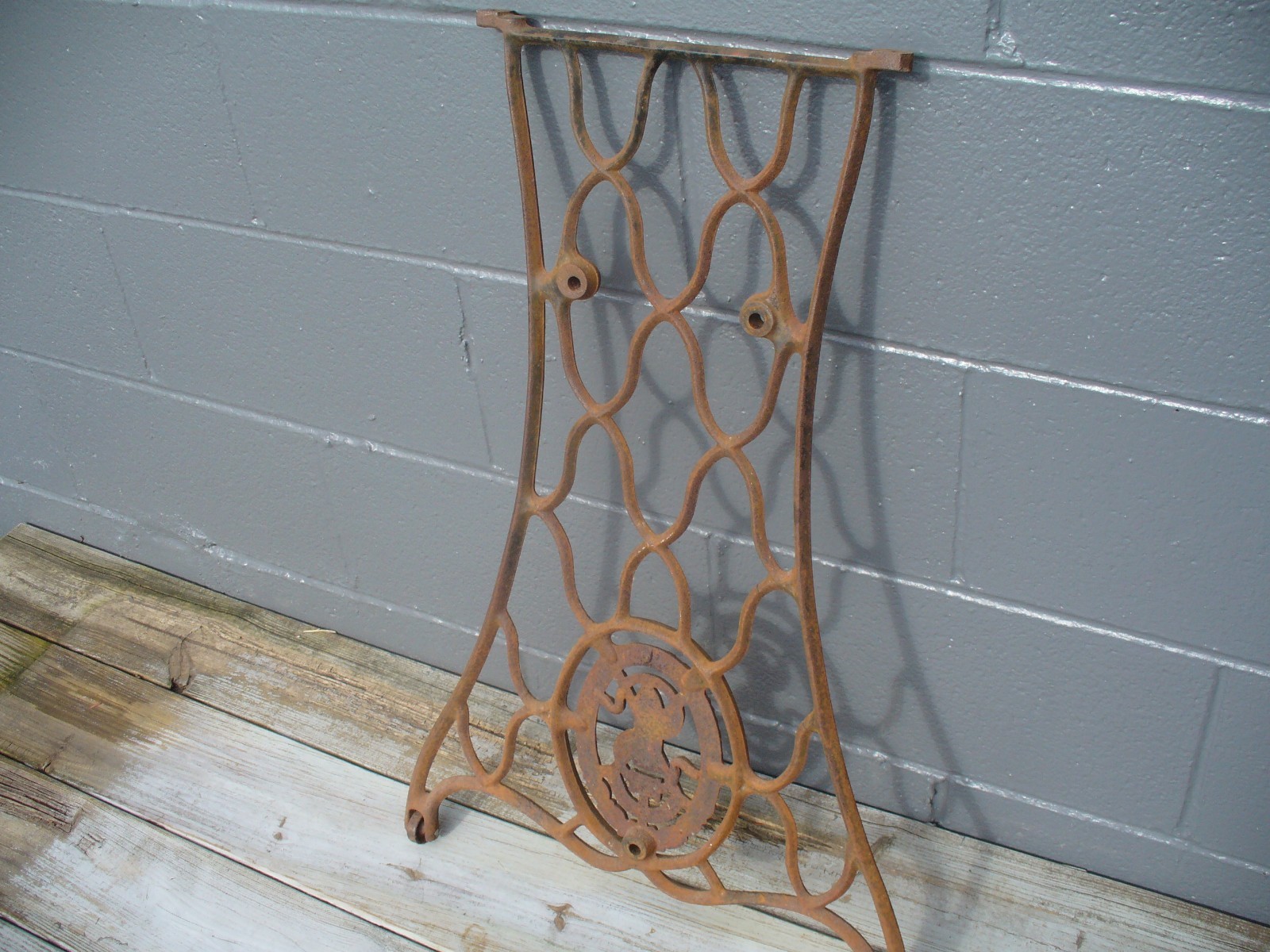 Vintage Cast Iron Singer Treadle Sewing Machine Frame Side Leg