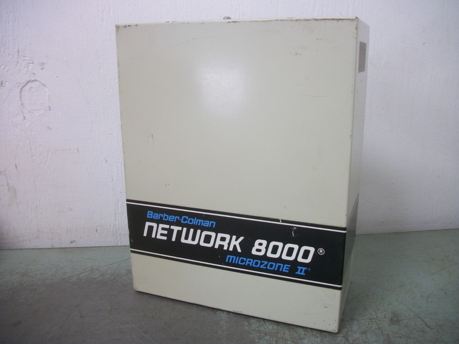 BARBER-COLMAN NETWORK 8000 MICROZONE II WALL MOUNT SYSTEM BARBER-COLMAN NETWORK 8000 MICROZONE II WALL MOUNT SYSTEM