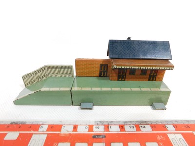 CJ354-0,5# Bing/GB/GBN Tischbahn? H0/00 Bahnhof/Lagerschuppen, Rampe fehlt