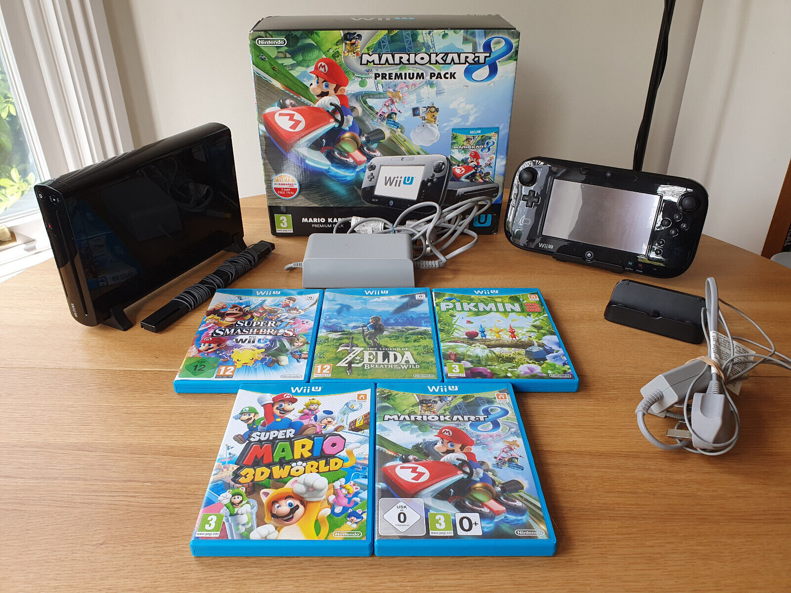 Nintendo Wii U Console 32GB Premium Black + 5 Games and accessories