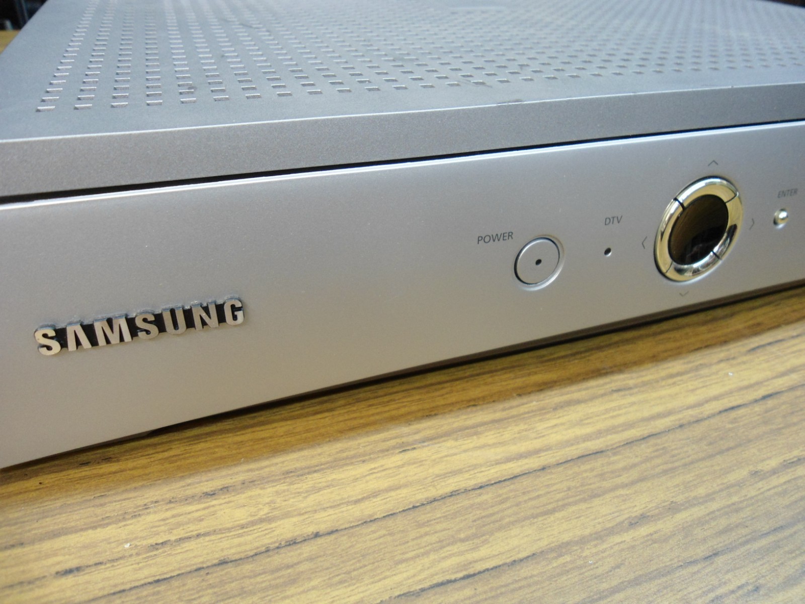 Samsung Digital Receiver converter box model SIR-T151 atsc off air and cable TV