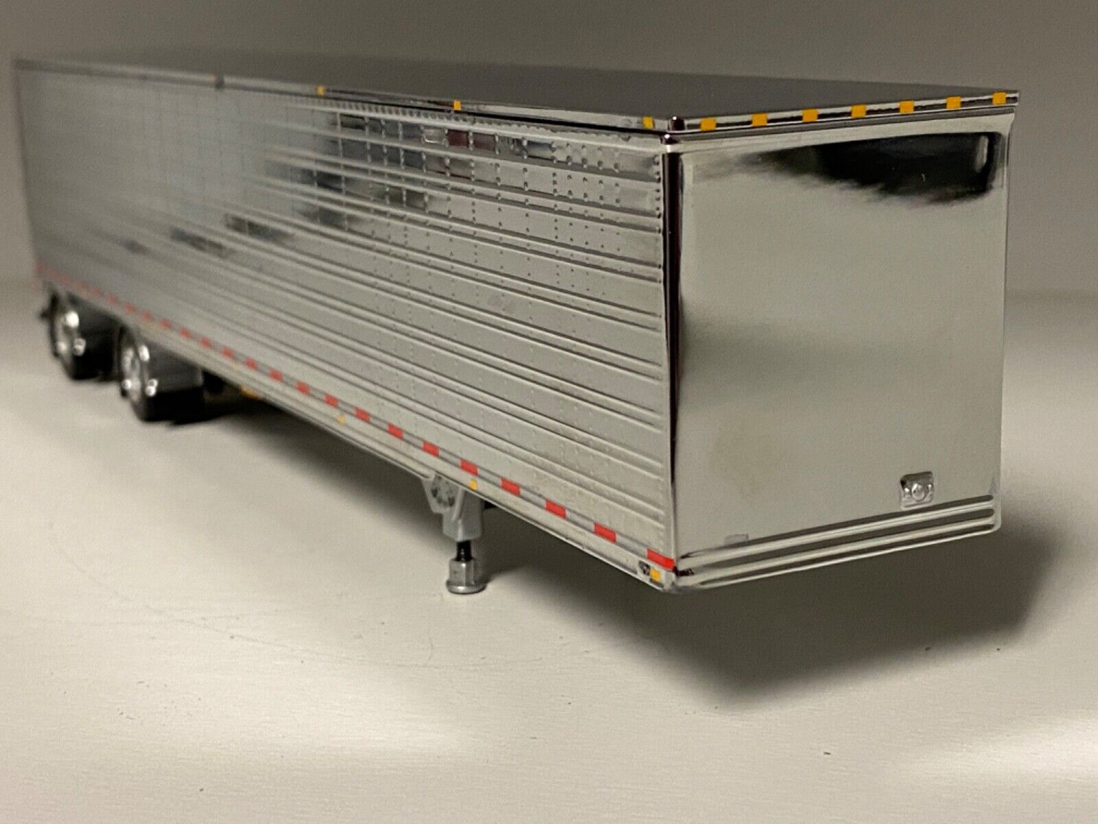 CHROME SPREAD AXLE DCP 1/64 53' UTILITY VAN TRAILER SILVER FRAME CHROME SHOW CHROME SPREAD AXLE DCP 1/64 53' UTILITY VAN TRAILER SILVER FRAME CHROME SHOW
