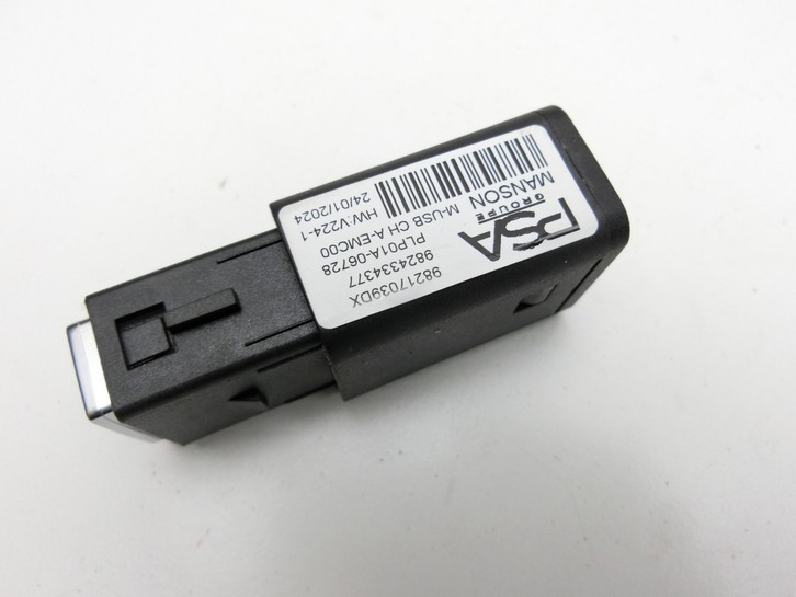 Citroen C4 III 20-24 USB Lade- Buchse Anschluss Citroen C4 III 20-24 26.09.2024 98217039DX 9824334377 PLP01A-06728... Vorschau 3