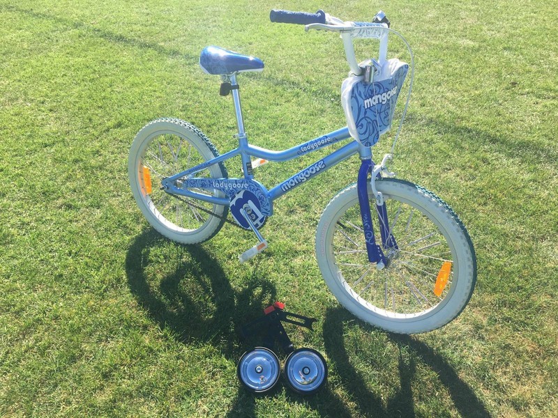 mongoose bike with training wheels
