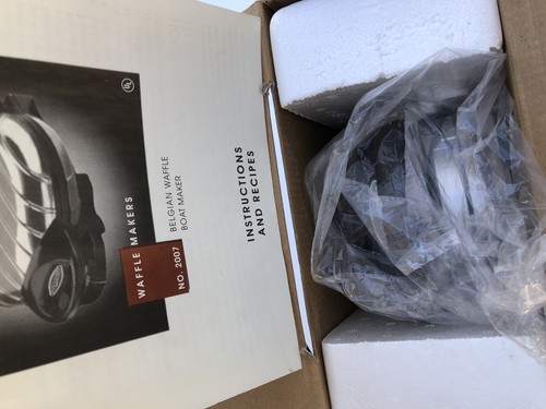 VillaWare UNO Series Belgian Waffle Boat Maker Model 2007 Electric Baker New Box
