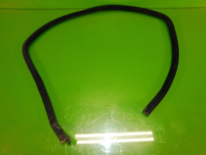 01-05 VW Passat GLX OEM passenger right rear door rubber weather strip seal