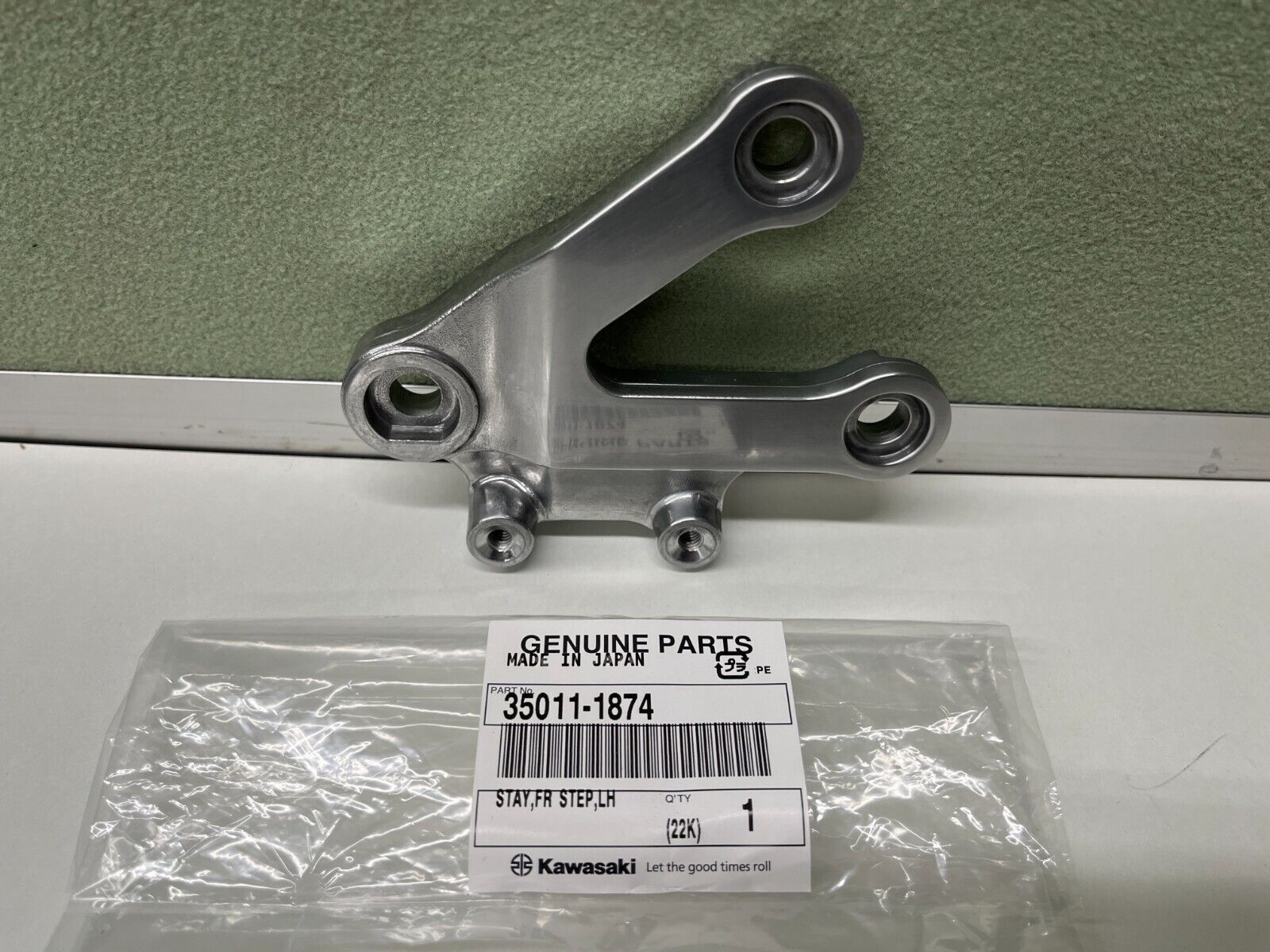 New Kawasaki Left Footpeg Stay Bracket ZX6R 98-02 and ZX9R 98-03 2005-2008 ZZR600 New Kawasaki Left Footpeg Stay Bracket ZX6R 98-02 and ZX9R 98-03 2005-2008 ZZR600