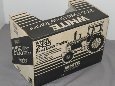 Vintage WHITE 2-135 Field Boss 1:16 Toy Tractor Front Wheel Assist Silver NIB
