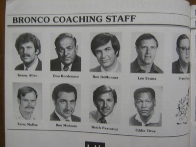 1982 SANTA CLARA Football Program(Signed by 8-STEVE VILLA/PAT  MALLEY(Died-1985)