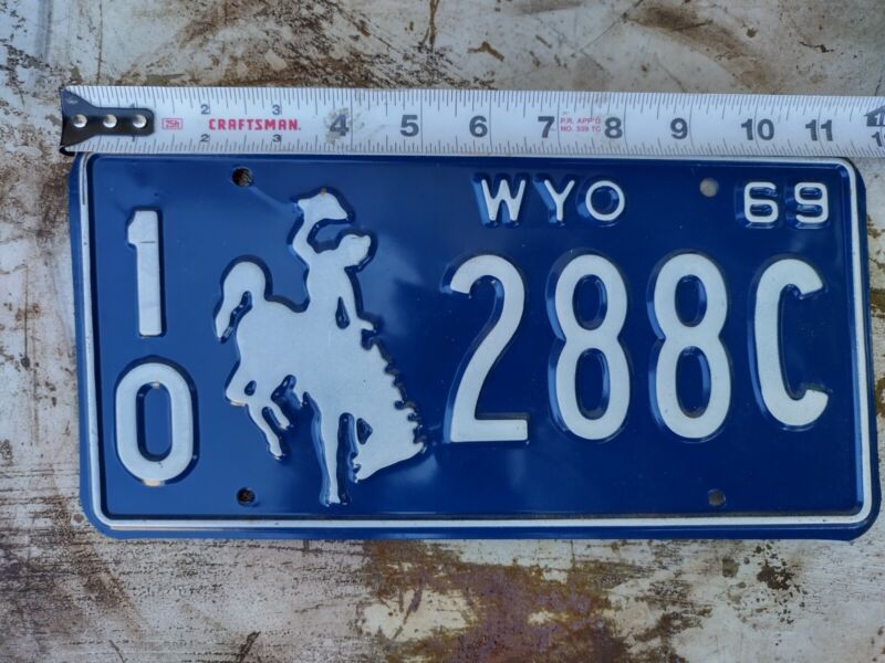 1969 Wyoming  Passenger License Plate.. NICE  paint 