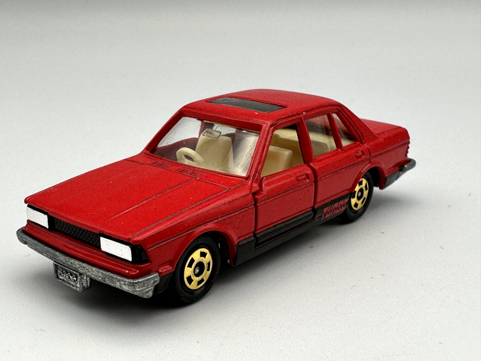 今年も話題の TOMICA POCKET CARS #17 NISSAN BLUEBIRD TURBO, RED, 1:64 ミニカー