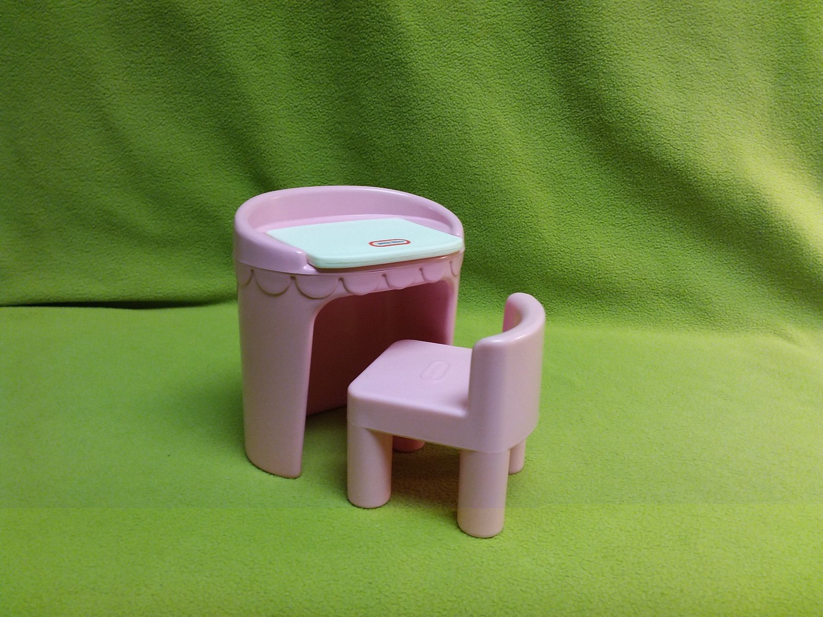 Little Tikes Place Dollhouse pink vanity and chair
