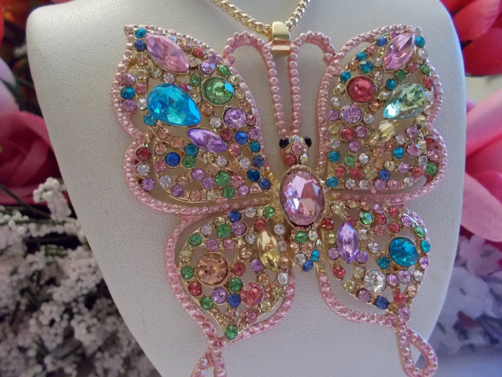 BETSEY JOHNSON LARGE PINK CRYSTAL & RHINESTONE INLAY BUTTERFLY PENDANT NECKLACE