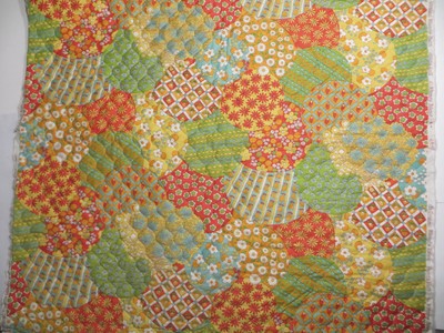 Vtg Granny Quilt Fabric 2.75 yds Wavery Glosheen Quilted Cotton Craft ca 1970