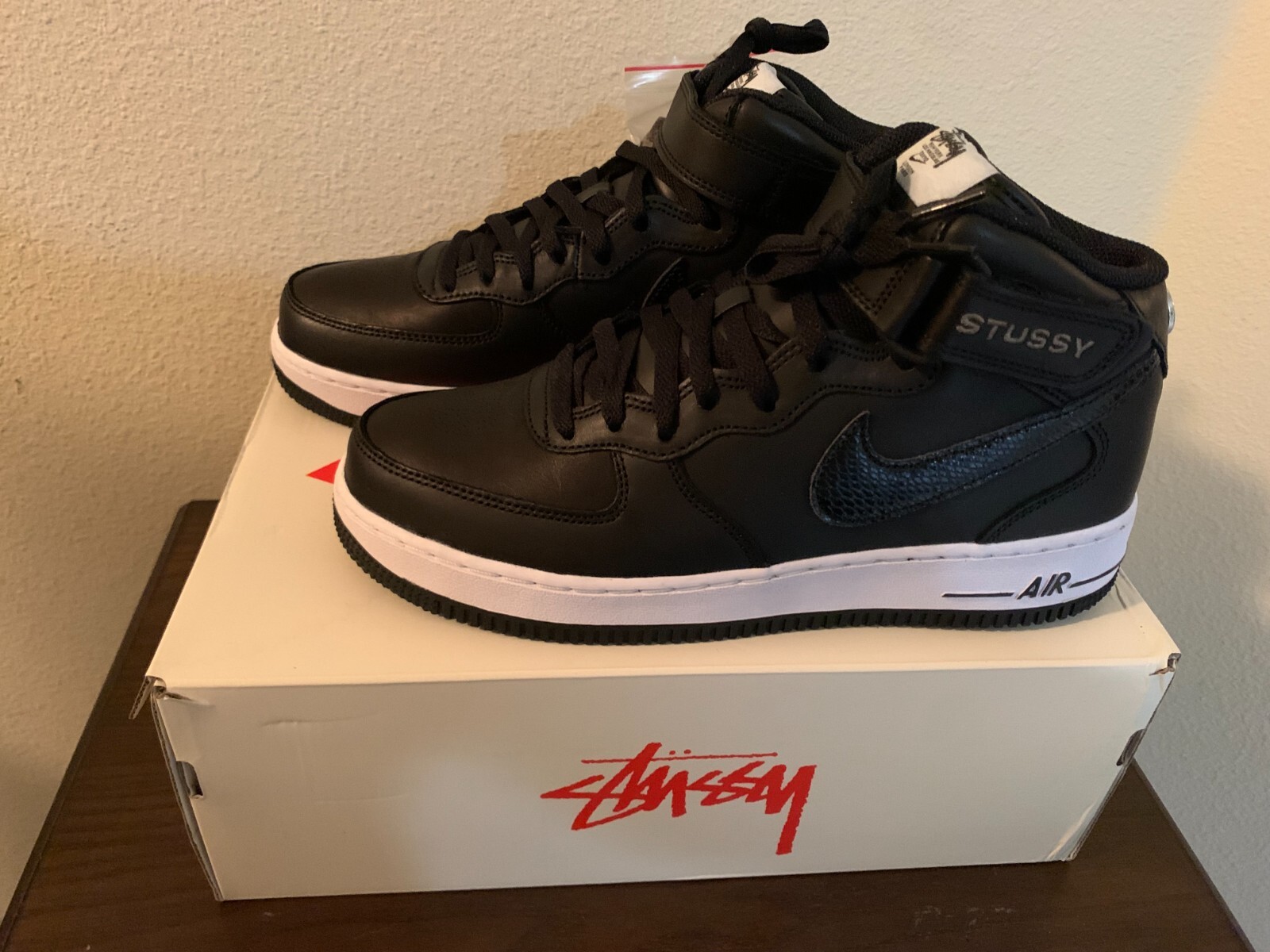 【Nike x Stussy】コラボ AIR FORCE 1 ’07 MID SP Nike x Stüssy Air Force 1 '07 Mid Shoes LIMITED EDITION M7