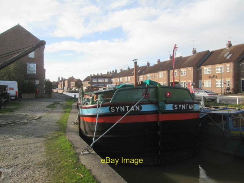 Photo 6x4 Barge Syntan moored at Crane Hill Wharf. Beverley Beck Owned by c2020