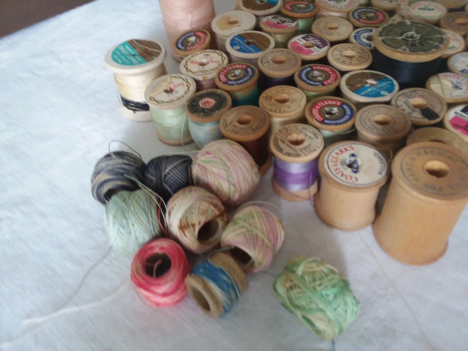 Lot of 69 Vintage Lot of Old Wood Wooden Sewing Thread Spools & Tatting