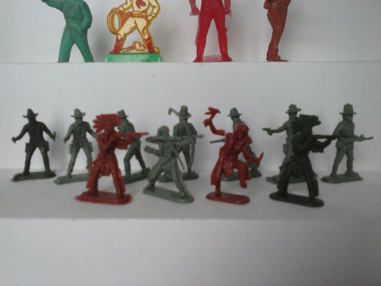 Assorted 35mm, 45mm, 54mm Cowboys Indians Plastic Playset Figures