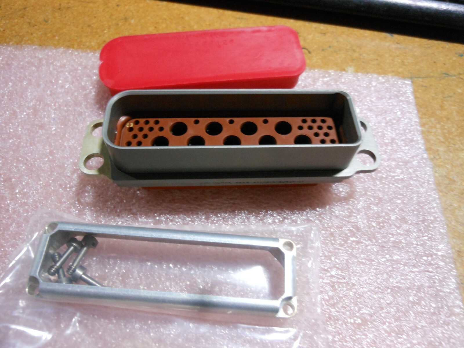 AMPHENOL CONNECTOR NO CONTACTS MS24286RA4 NSN: 5935-01-235-9551 217-51R-A042P-11