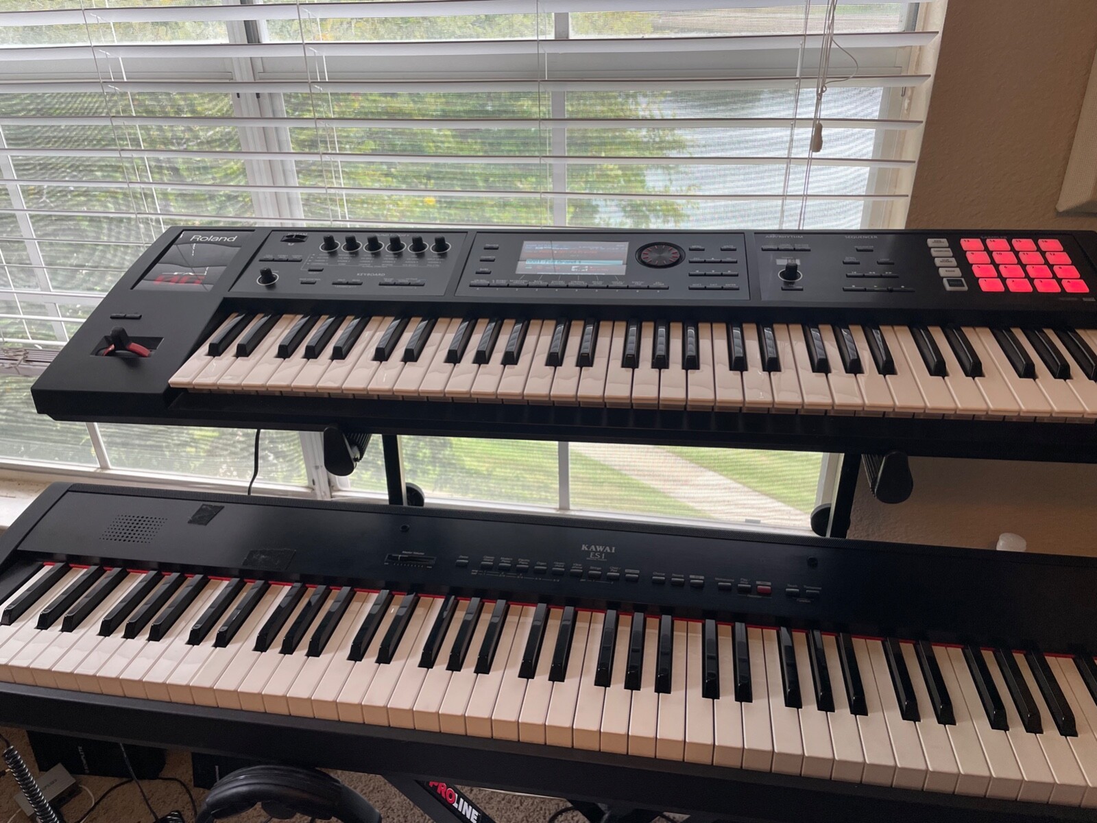 Roland Fantom06 61Key SuperNATURAL Synthesizer Keyboard w/ Synth