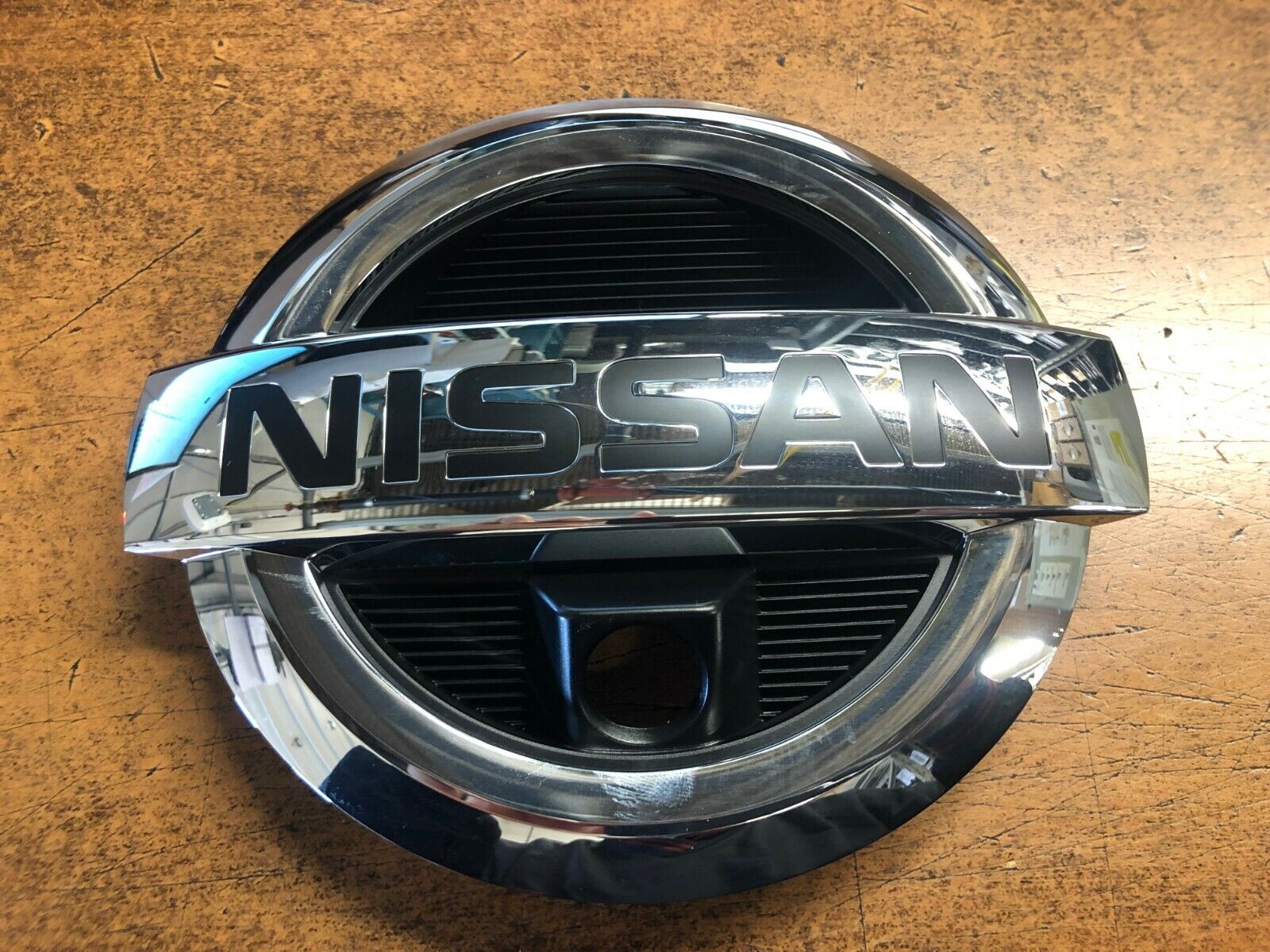 NEW OEM 2016-2020 NISSAN TITAN FRONT GRILLE EMBLEM - NISSAN NEW OEM 2016-2020 NISSAN TITAN FRONT GRILLE EMBLEM - NISSAN