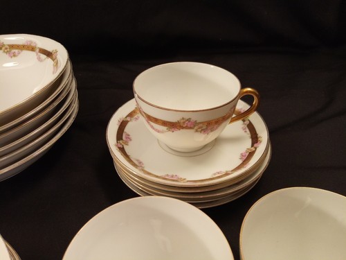 Hutschenreuther Altrohlau Habsburg Porcelain MZ Austria 33 Piece Set