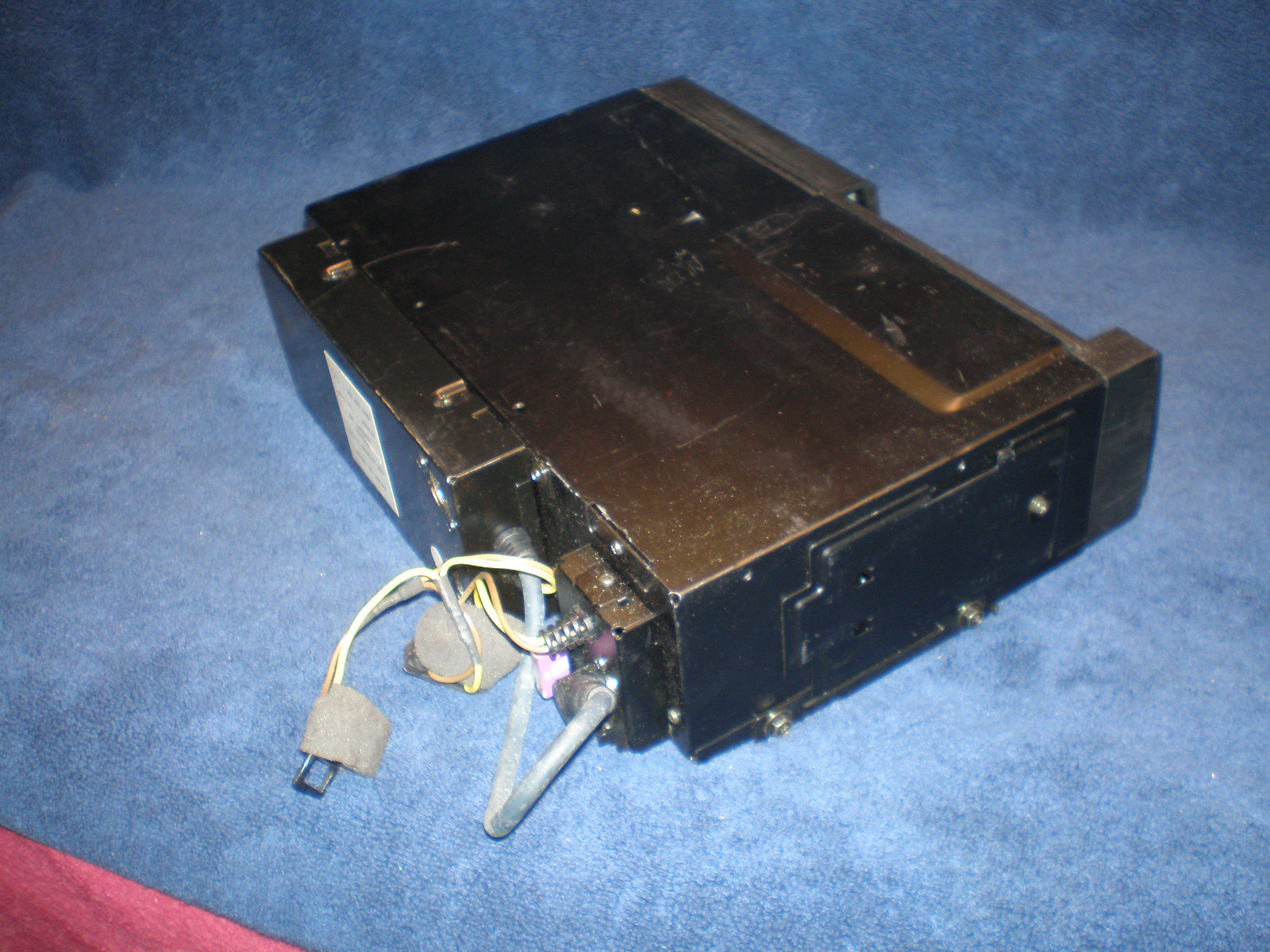 MERCEDES BENZ 1991 350 SD 300 SERIES 6 DISC CD PLAYER WITH CASE OEM TRUNK MOUNT