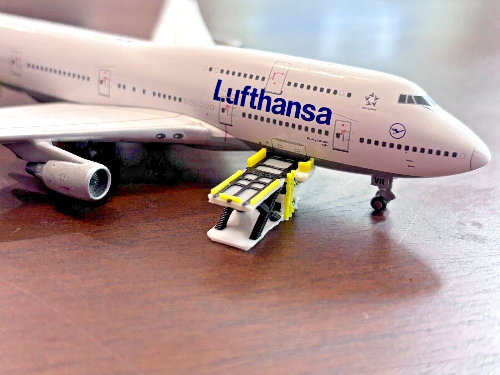 1:400 Model Airport Accessories - 6 Piece Airplane Cargo Loader Set (3D Printed)