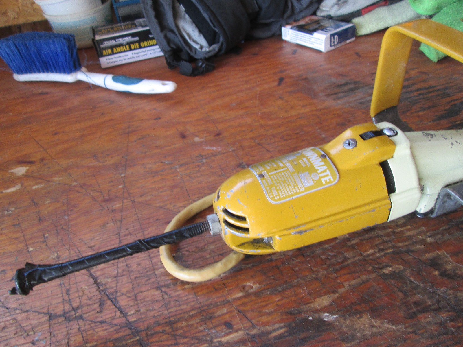 VINTAGE LAWNMATE ELECTRIC HEDGE TRIMMER  MODEL 1310 MADE IN USA